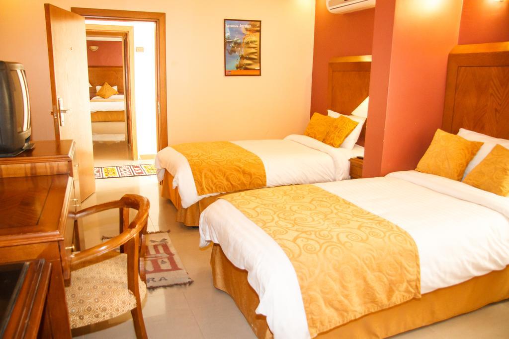 Al Anbat Hotel & Restaurant Ουάντι Μούσα Εξωτερικό φωτογραφία
