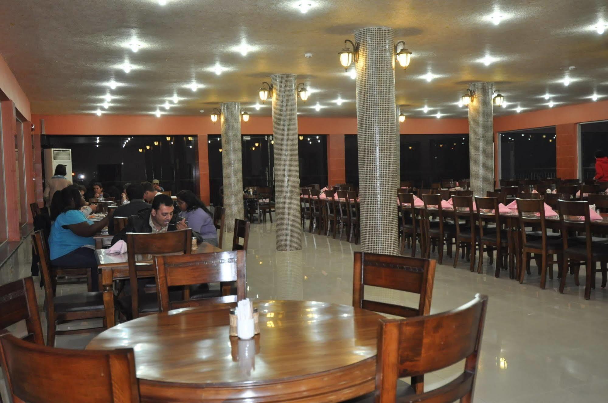 Al Anbat Hotel & Restaurant Ουάντι Μούσα Εξωτερικό φωτογραφία